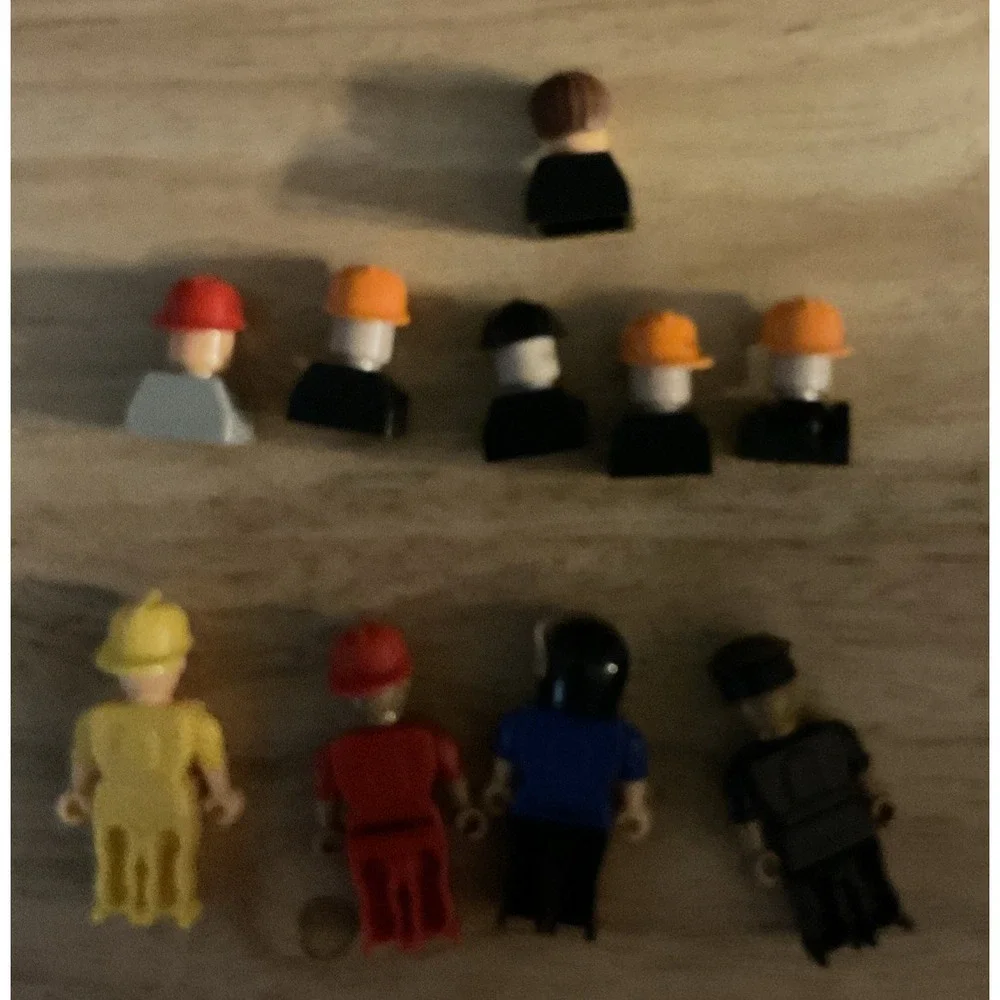 Lot Of Make-It Block‎  Policeman, Fireman Figures And Extra Heads